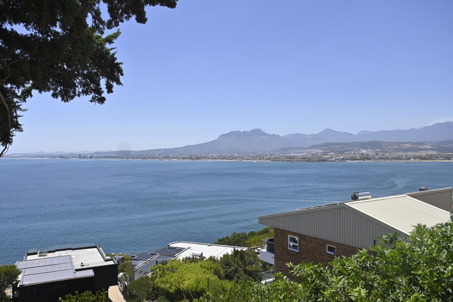 0 Bedroom Property for Sale in Mountainside Western Cape